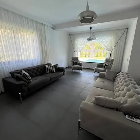 Hotel Goecekte 4+1 Havuzlu Lueks Villa, Goecek 4*