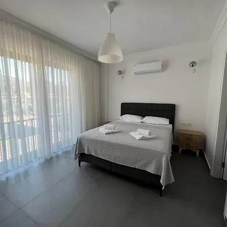 Hotel Goecekte 4+1 Havuzlu Lueks Villa, Goecek