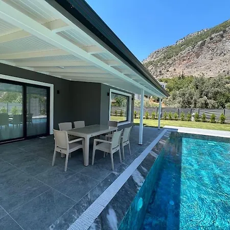 Goecekte 4+1 Havuzlu Lueks Villa, Goecek 4* Fethiye