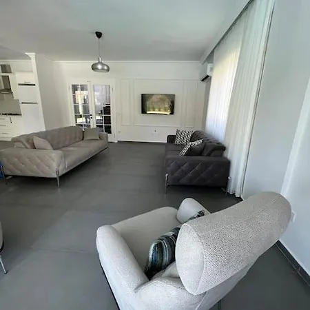 Goecekte 4+1 Havuzlu Lueks Villa, Goecek 4* Fethiye