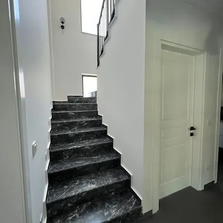 Goecekte 4+1 Havuzlu Lueks Villa, Goecek Hotel