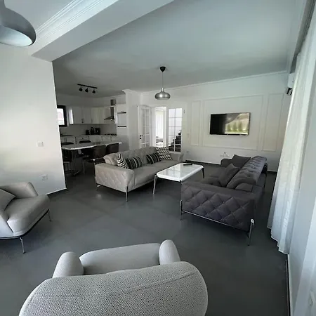 Goecekte 4+1 Havuzlu Lueks Villa, Goecek فندق 4*