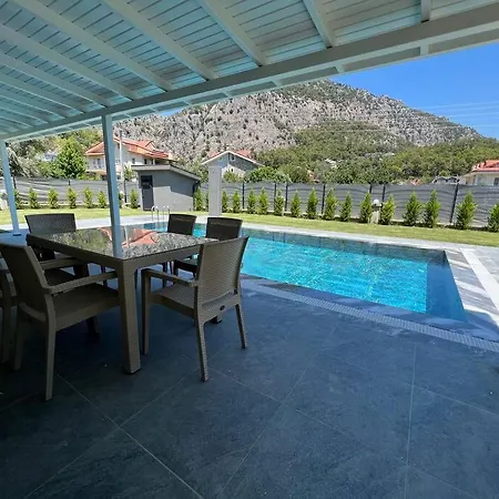 فندق Goecekte 4+1 Havuzlu Lueks Villa, Goecek فتحية