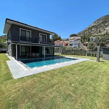 Goecekte 4+1 Havuzlu Lueks Villa, Goecek Hotel 4*
