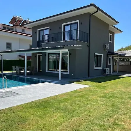 Goecekte 4+1 Havuzlu Lueks Villa, Goecek 4* Fethiye